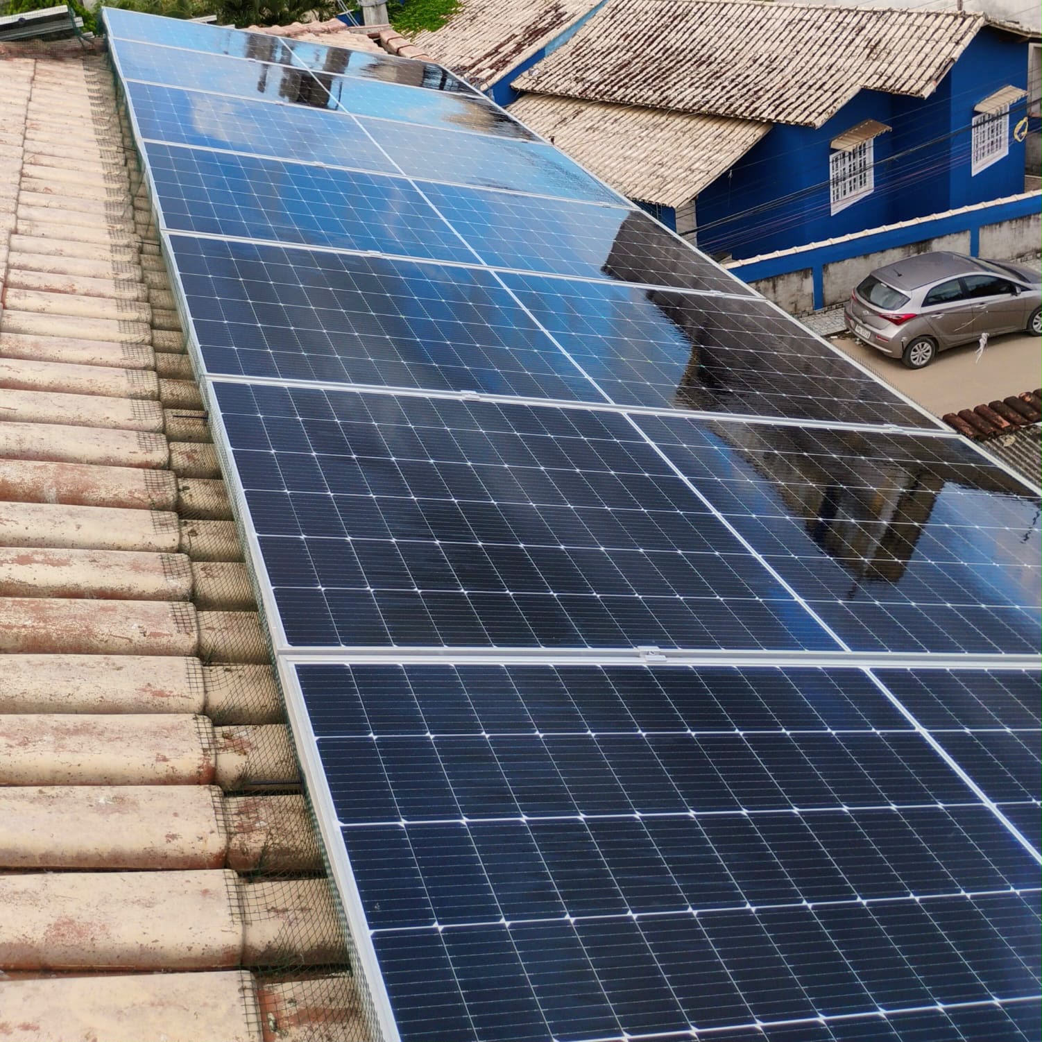 Painel solar limpo após limpeza técnica Glow Clean